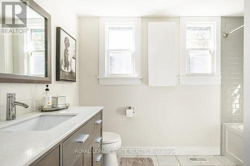 38 Kipling Road, Hamilton, ON - Indoor Photo Showing Bathroom