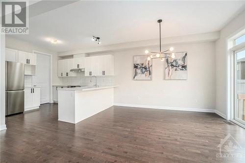 10 Fossa Terrace, Ottawa, ON - Indoor Photo Showing Kitchen With Upgraded Kitchen