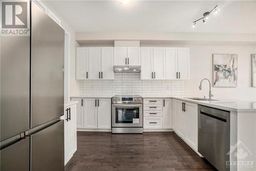 10 Fossa Terrace, Ottawa, ON - Indoor Photo Showing Kitchen With Upgraded Kitchen