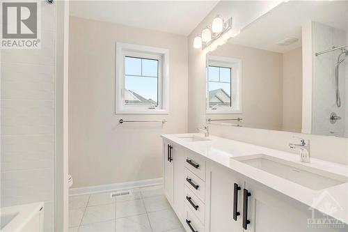 10 Fossa Terrace, Ottawa, ON - Indoor Photo Showing Bathroom