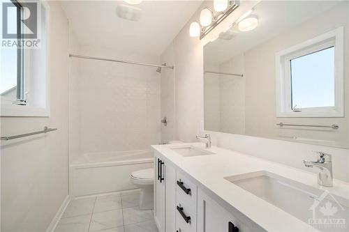 10 Fossa Terrace, Ottawa, ON - Indoor Photo Showing Bathroom