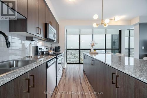 3207 - 2900 Highway 7 Road, Vaughan, ON - Indoor Photo Showing Kitchen With Double Sink With Upgraded Kitchen