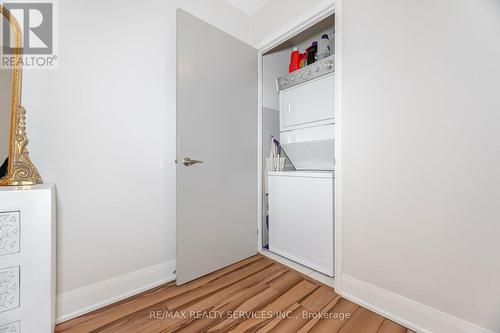 3207 - 2900 Highway 7 Road, Vaughan, ON - Indoor Photo Showing Laundry Room