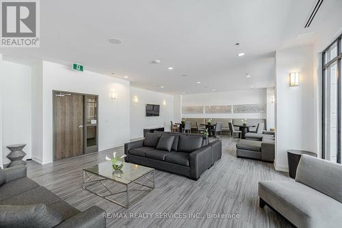 3207 - 2900 Highway 7 Road, Vaughan, ON - Indoor Photo Showing Living Room