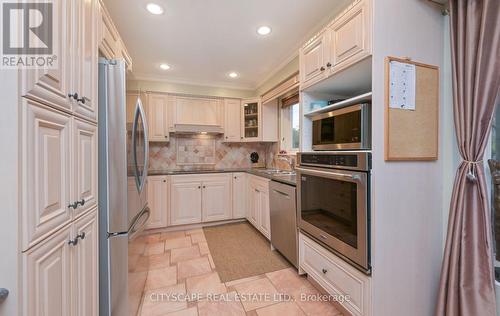 279 Bell Air Drive, Caledon, ON - Indoor Photo Showing Kitchen