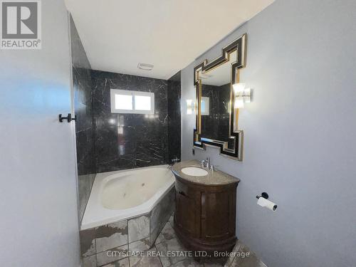 515 Grantham Avenue, St. Catharines, ON - Indoor Photo Showing Bathroom