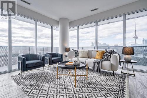 7111 - 55 Cooper Street, Toronto, ON - Indoor Photo Showing Living Room