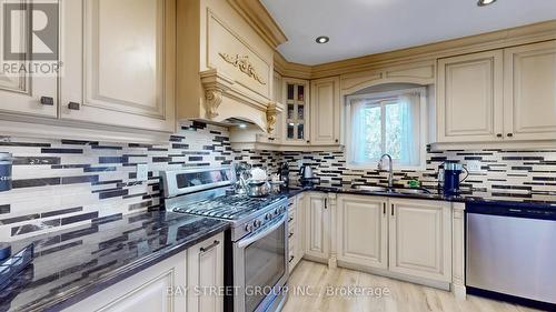 24 Justus Drive, Richmond Hill, ON - Indoor Photo Showing Kitchen With Double Sink With Upgraded Kitchen