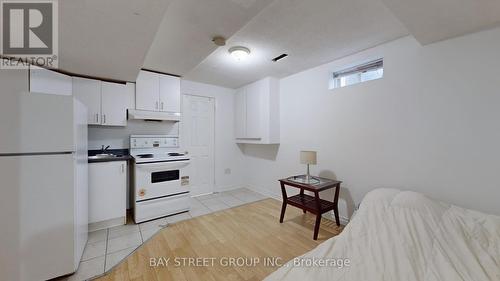 24 Justus Drive, Richmond Hill, ON - Indoor Photo Showing Kitchen