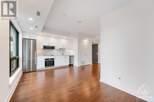 180 George Street Unit#1403, Ottawa, ON - Indoor Photo Showing Kitchen