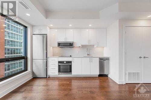 180 George Street Unit#1403, Ottawa, ON - Indoor Photo Showing Kitchen With Upgraded Kitchen