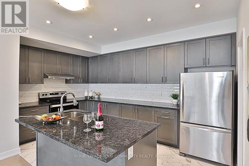 24 Gilbert Wright Avenue, Markham, ON - Indoor Photo Showing Kitchen With Double Sink With Upgraded Kitchen