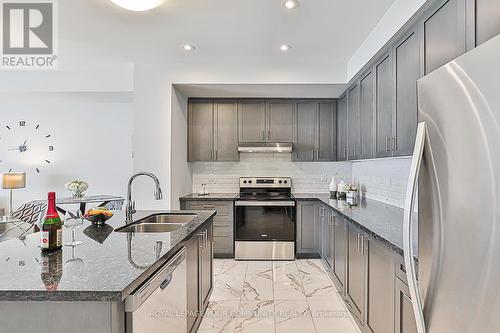 24 Gilbert Wright Avenue, Markham, ON - Indoor Photo Showing Kitchen With Double Sink With Upgraded Kitchen