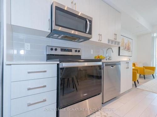 532-3121 Sheppard Ave E, Toronto, ON - Indoor Photo Showing Kitchen With Stainless Steel Kitchen With Upgraded Kitchen