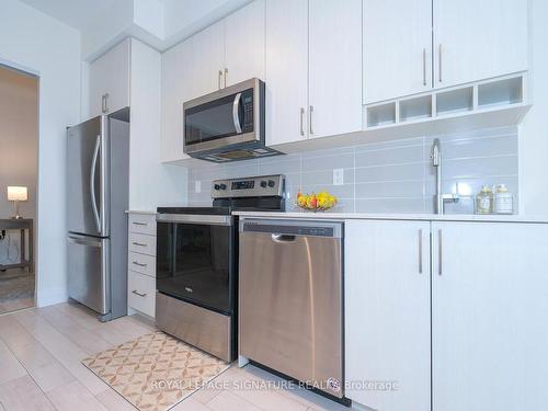 532-3121 Sheppard Ave E, Toronto, ON - Indoor Photo Showing Kitchen With Stainless Steel Kitchen