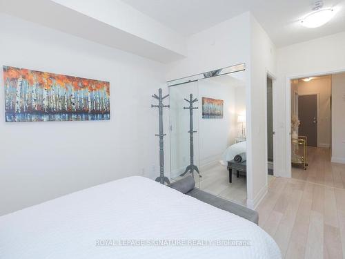 532-3121 Sheppard Ave E, Toronto, ON - Indoor Photo Showing Bedroom