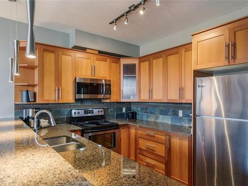 108D-181 Beachside Dr, Parksville, BC - Indoor Photo Showing Kitchen With Double Sink