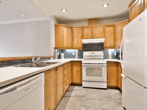 Kitchen - 215-180Z Rue Du Cercle-Des-Cantons, Bromont, QC - Indoor Photo Showing Kitchen With Double Sink