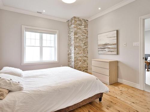 Master bedroom - 215-180Z Rue Du Cercle-Des-Cantons, Bromont, QC - Indoor Photo Showing Bedroom