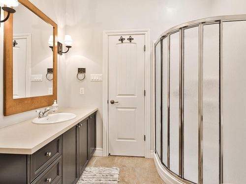 Ensuite bathroom - 215-180Z Rue Du Cercle-Des-Cantons, Bromont, QC - Indoor Photo Showing Bathroom