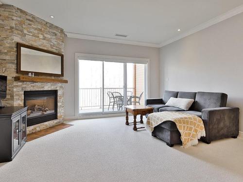 Living room - 215-180Z Rue Du Cercle-Des-Cantons, Bromont, QC - Indoor Photo Showing Living Room With Fireplace