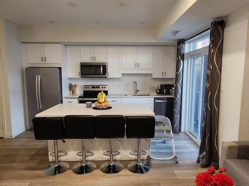 10-405 Myers Rd, Cambridge, ON - Indoor Photo Showing Kitchen