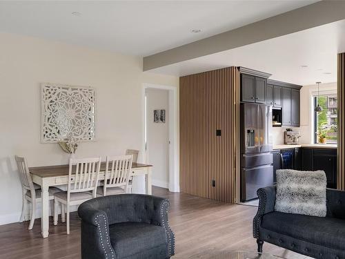 319-1335 Bear Mountain Pkwy, Langford, BC - Indoor Photo Showing Living Room