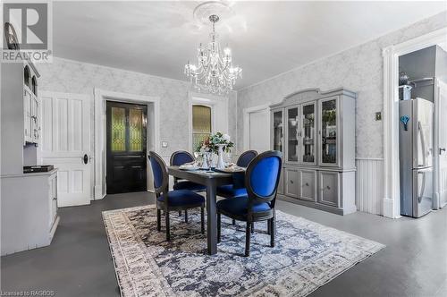 382105 Concession Road 17, Georgian Bluffs, ON - Indoor Photo Showing Dining Room