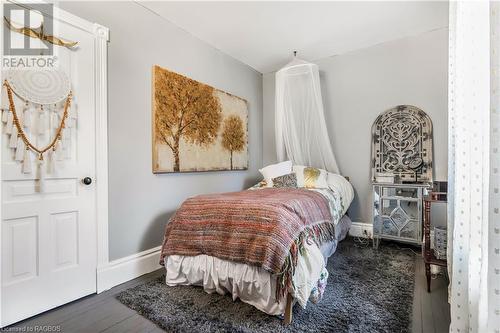 382105 Concession Road 17, Georgian Bluffs, ON - Indoor Photo Showing Bedroom