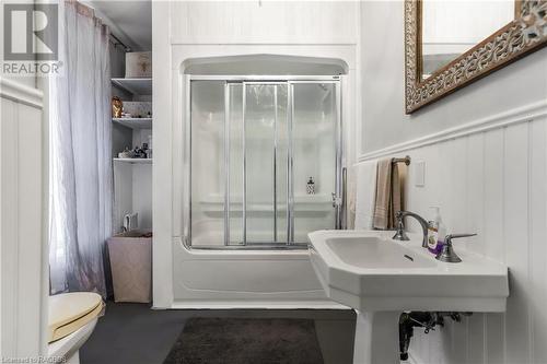 382105 Concession Road 17, Georgian Bluffs, ON - Indoor Photo Showing Bathroom