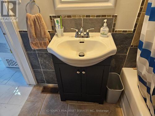 337 Sixth Street E, Cornwall, ON - Indoor Photo Showing Bathroom