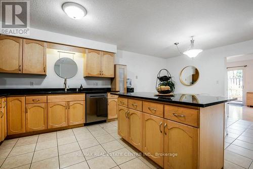 20 Shackleton Drive, Guelph, ON - Indoor Photo Showing Kitchen