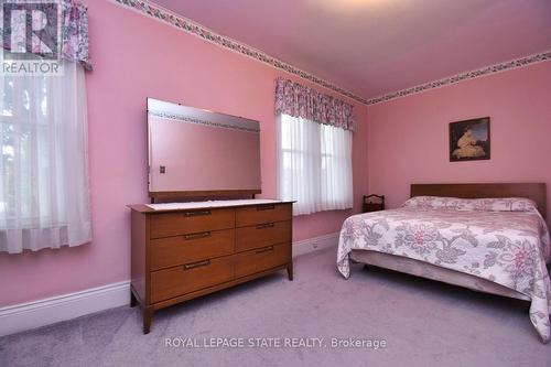 189 Edgemont Street S, Hamilton, ON - Indoor Photo Showing Bedroom