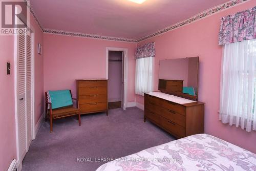 189 Edgemont Street S, Hamilton, ON - Indoor Photo Showing Bedroom