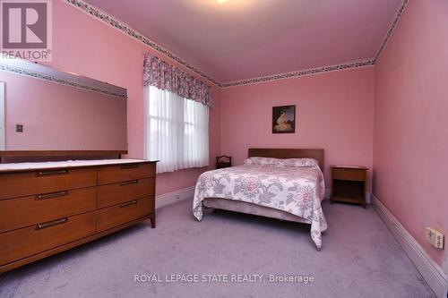 189 Edgemont Street S, Hamilton, ON - Indoor Photo Showing Bedroom