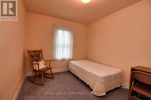 189 Edgemont Street S, Hamilton, ON - Indoor Photo Showing Bedroom