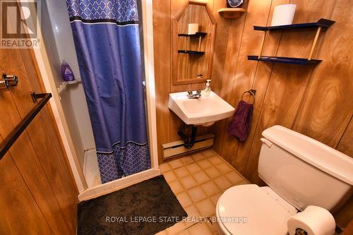 189 Edgemont Street S, Hamilton, ON - Indoor Photo Showing Bathroom