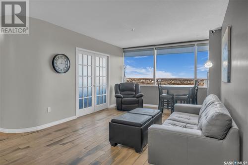 Ph108 1914 Hamilton Street, Regina, SK - Indoor Photo Showing Living Room