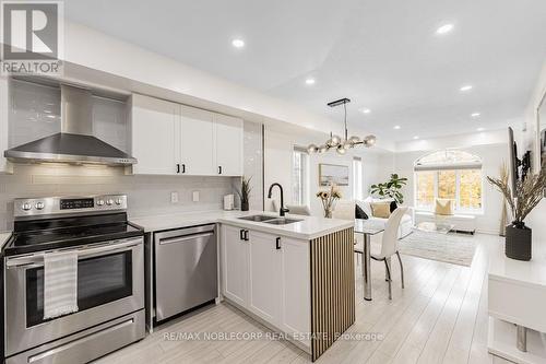 2 - 605 Shoreline Drive, Mississauga, ON - Indoor Photo Showing Kitchen With Double Sink With Upgraded Kitchen