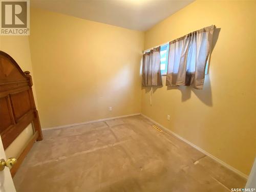 702 3Rd Avenue Nw, Swift Current, SK - Indoor Photo Showing Other Room