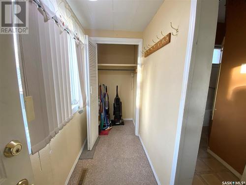 702 3Rd Avenue Nw, Swift Current, SK - Indoor Photo Showing Other Room