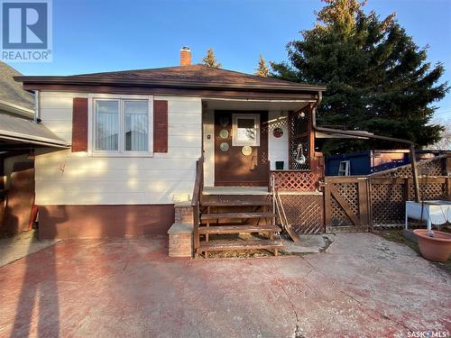 702 3Rd Avenue Nw, Swift Current, SK - Outdoor