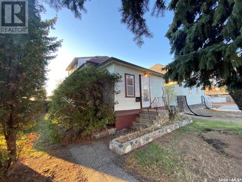 702 3Rd Avenue Nw, Swift Current, SK - Outdoor