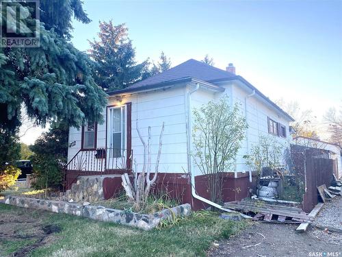 702 3Rd Avenue Nw, Swift Current, SK - Outdoor