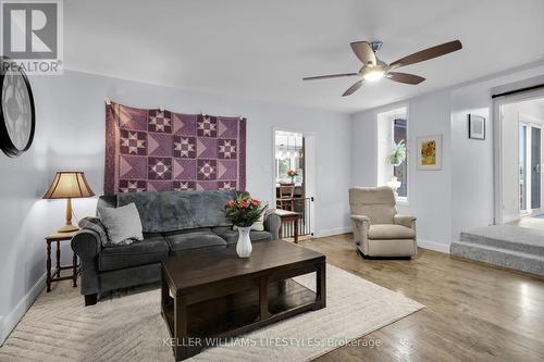 2624 Hamilton Road, Thames Centre, ON - Indoor Photo Showing Living Room