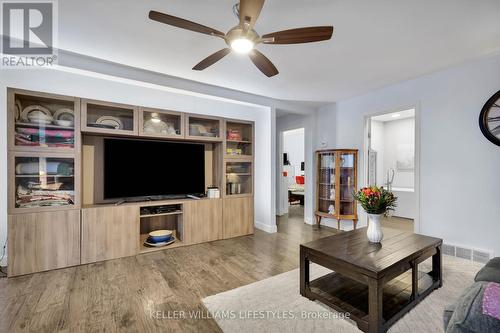 2624 Hamilton Road, Thames Centre, ON - Indoor Photo Showing Living Room