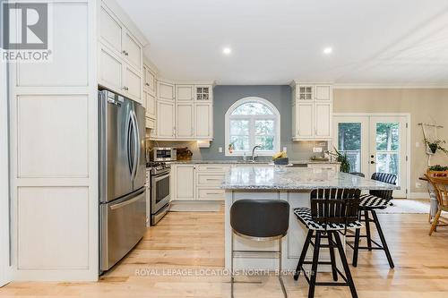 1035 Laidlaw Avenue, Gravenhurst, ON - Indoor Photo Showing Kitchen With Upgraded Kitchen