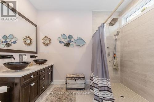 1035 Laidlaw Avenue, Gravenhurst, ON - Indoor Photo Showing Bathroom