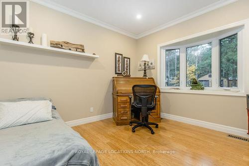 1035 Laidlaw Avenue, Gravenhurst, ON - Indoor Photo Showing Bedroom