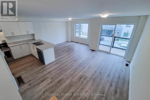 7 Roxanne Drive, Hamilton, ON - Indoor Photo Showing Kitchen With Double Sink